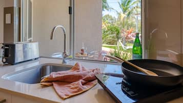 Fridge, microwave, espresso maker, coffee/tea maker