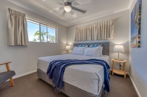 Chambre Double Premium, 1 très grand lit, balcon, vue canal