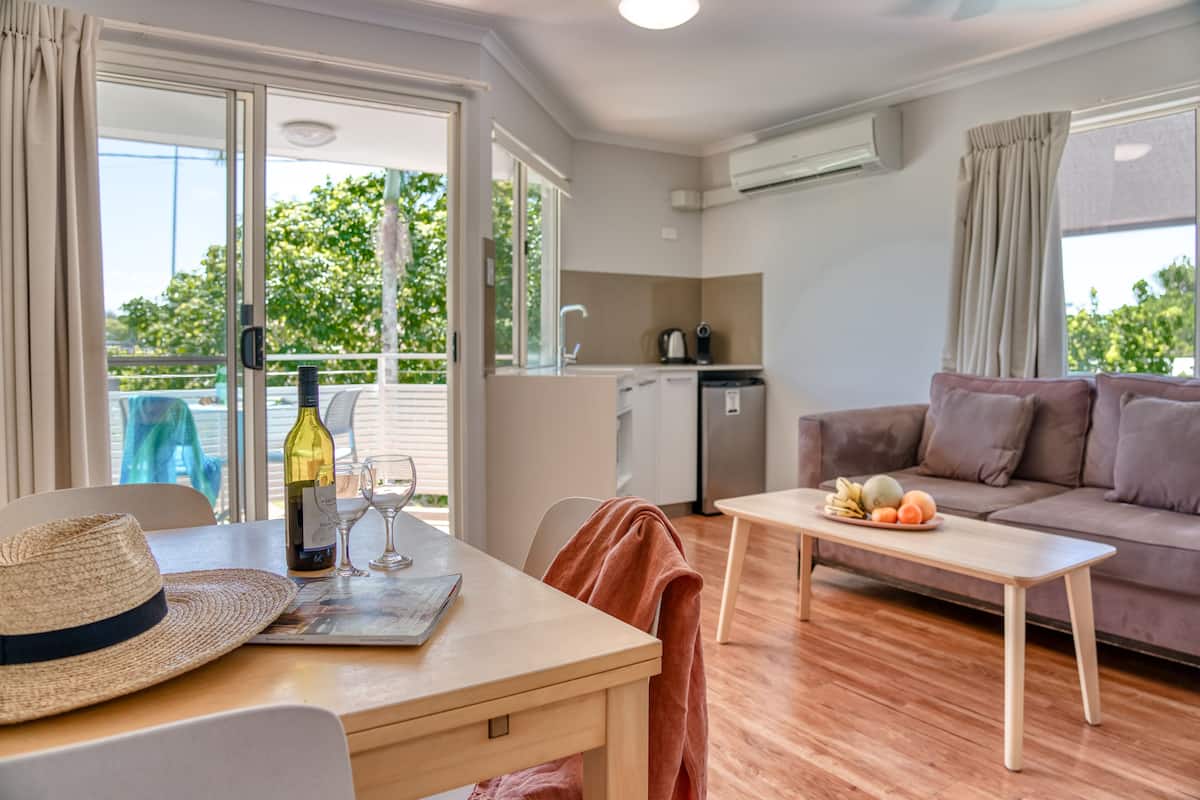 Chambre Double Premium, 1 très grand lit, balcon, vue canal | 1 chambre, literie de qualité supérieure