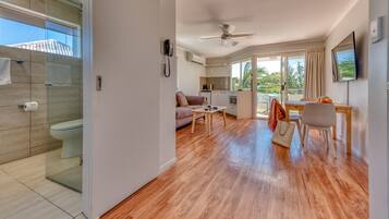 Superior Canal View With Balcony