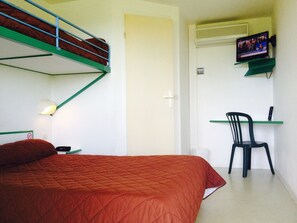 22-inch flat-screen TV with satellite channels, TV - Hotel Aireco (Cazeres-sur-l'Adour)