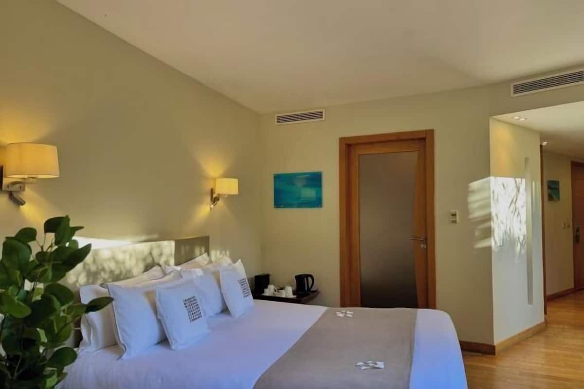 Premium bedding, Select Comfort beds, minibar, in-room safe