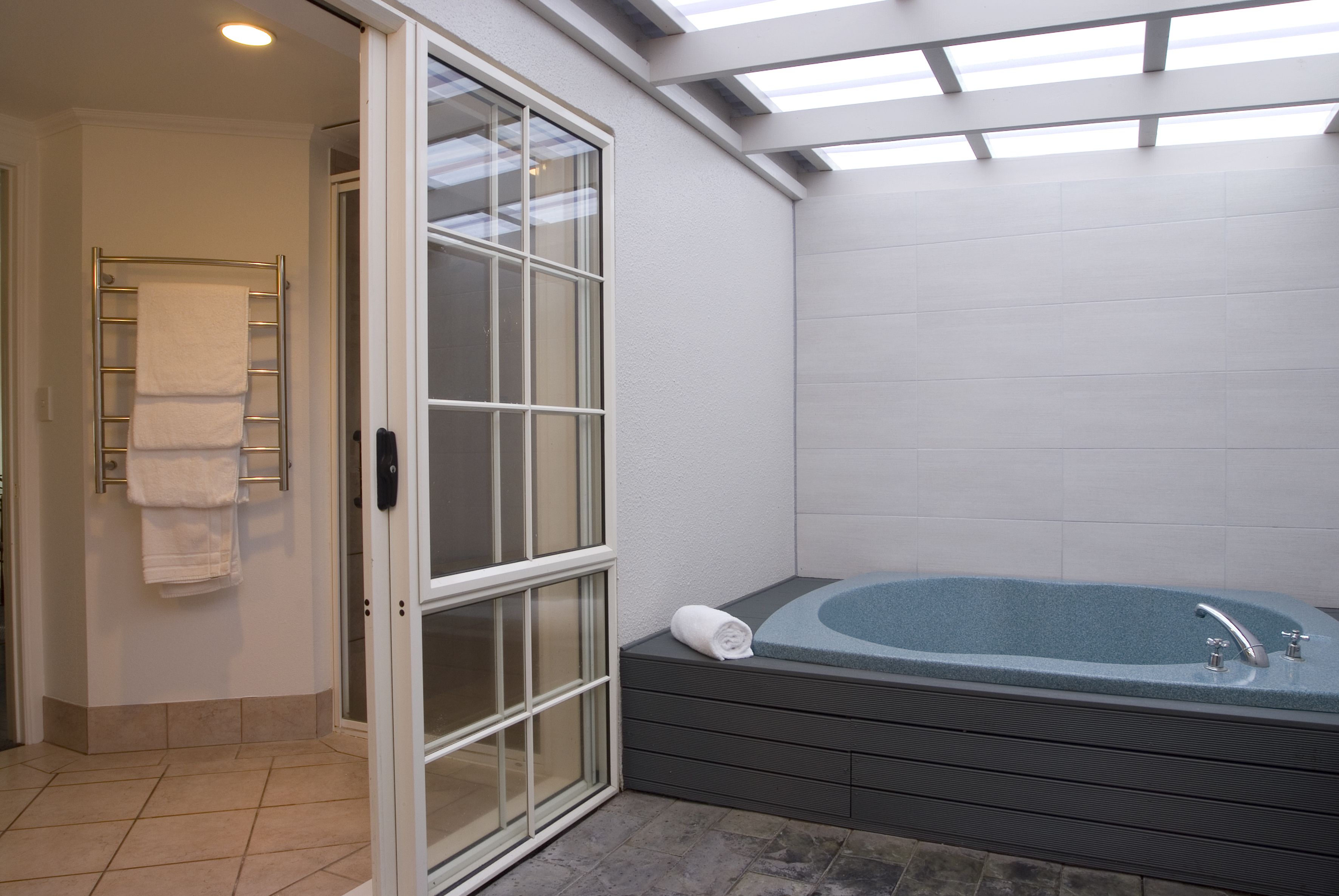 Family Suite, 1 Bedroom, Private Pool | Deep-soaking bathtub
