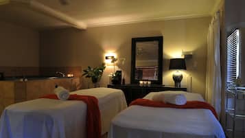 Couples treatment rooms, hot tub, body treatments, aromatherapy