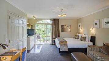 Coffres-forts dans les chambres, fer et planche Ă repasser