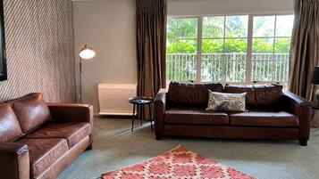 Family Suite, 3 Bedrooms, Kitchen | Living area