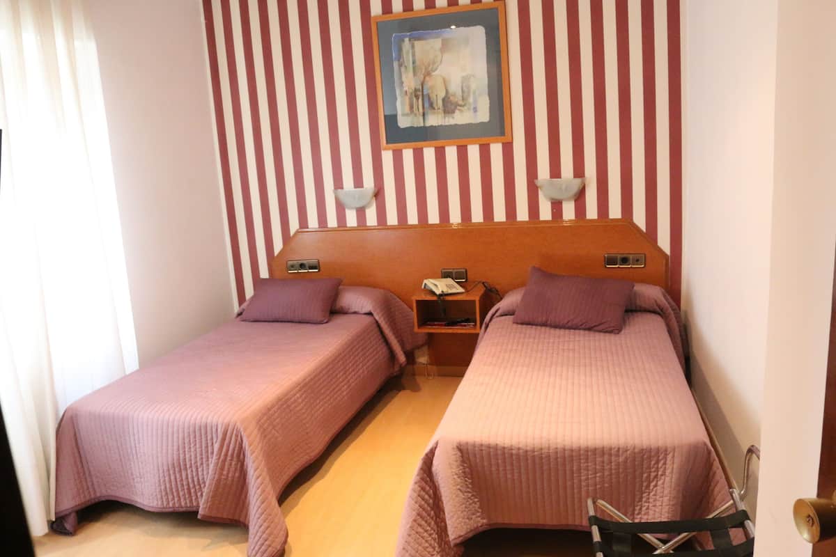 Double or Twin Room | Desk, cribs/infant beds, rollaway beds, free WiFi
