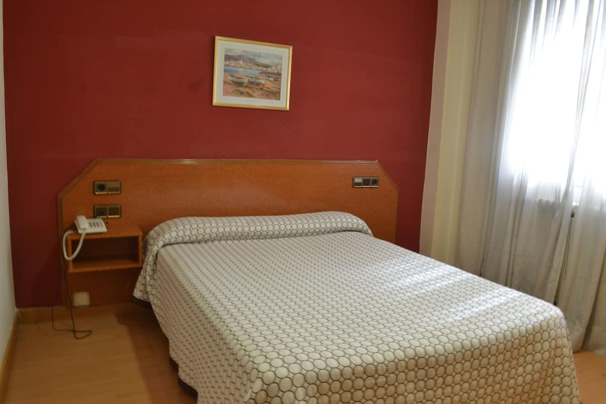 Desk, cribs/infant beds, rollaway beds, free WiFi