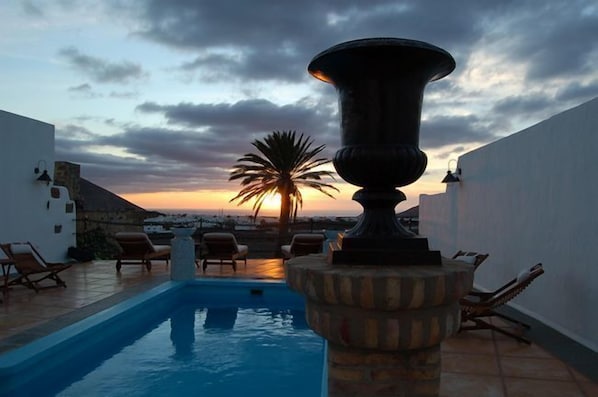 Outdoor pool, pool loungers