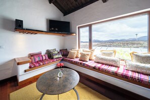 In-room safe, individually decorated, blackout curtains, free WiFi - Casa de Hilario (Yaiza)