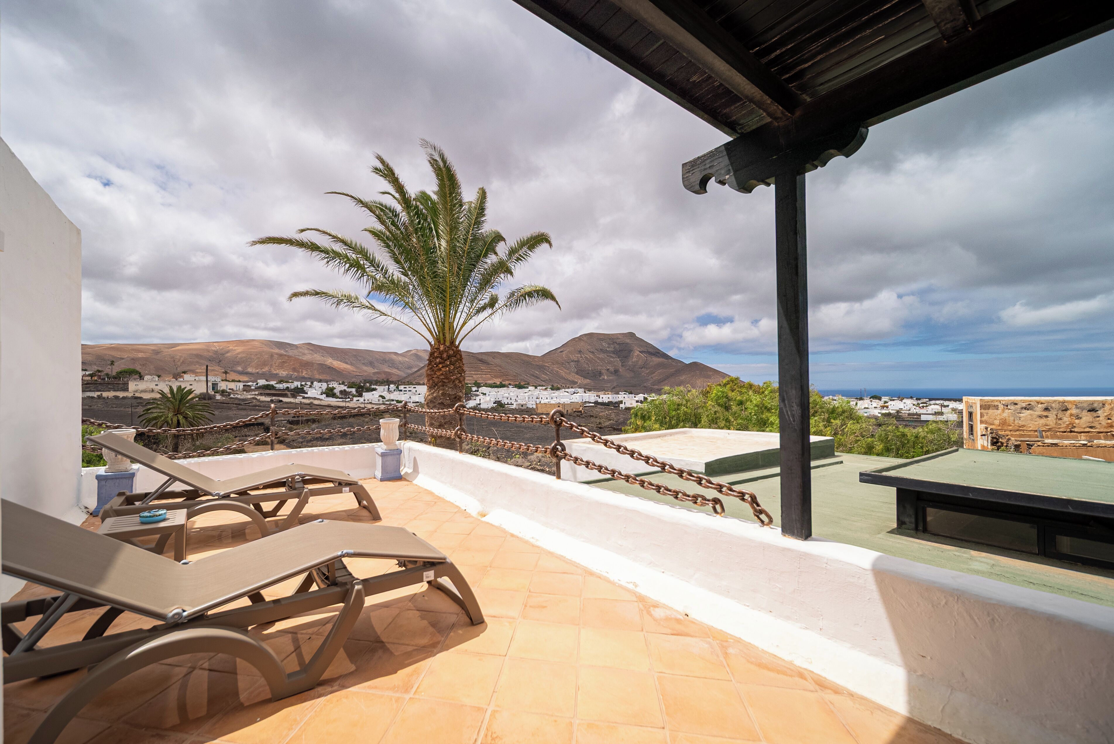 Suite (2 adults) | Terrace/patio