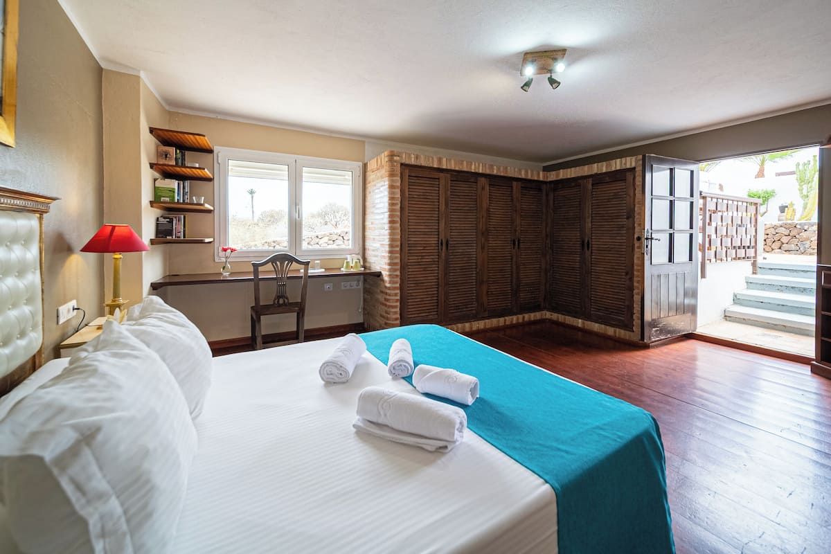 In-room safe, individually decorated, blackout curtains, free WiFi