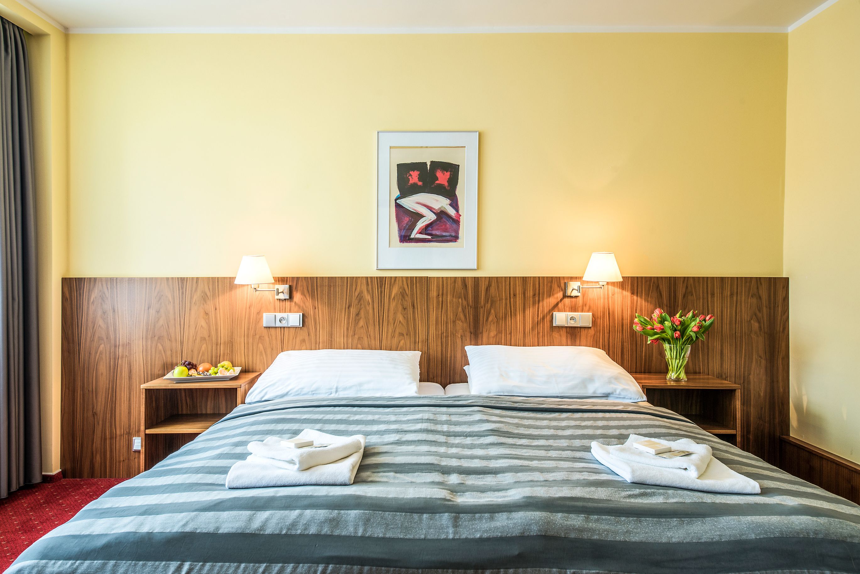 Premier Suite | Minibar, in-room safe, desk, soundproofing