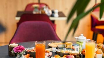 Daily buffet breakfast (EUR 18 per person)