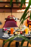 Daily buffet breakfast for a fee