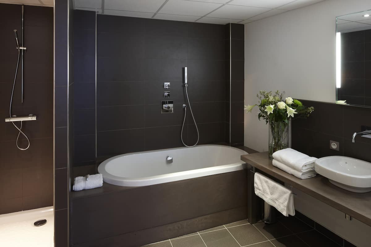 family suite | bathroom | free toiletries, hair dryer, slippers, towels