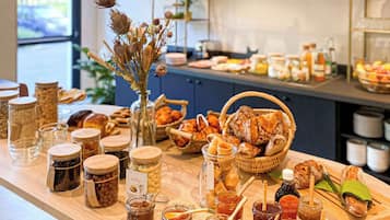 Dagelijks ontbijtbuffet (EUR 12 per persoon)