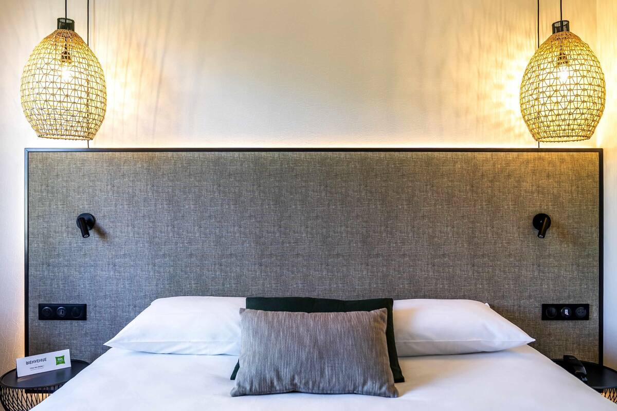 Soundproofing, free cribs/infant beds, free WiFi, bed sheets