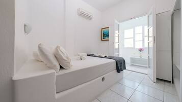 Superior Studio | Free WiFi, bed sheets