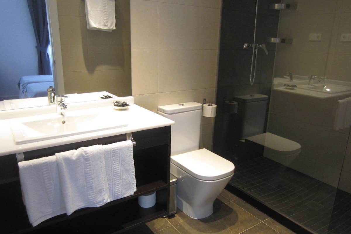 double room | bathroom sink