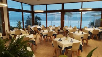 Frühstück, Mittagessen, Abendessen, Blick auf den Strand