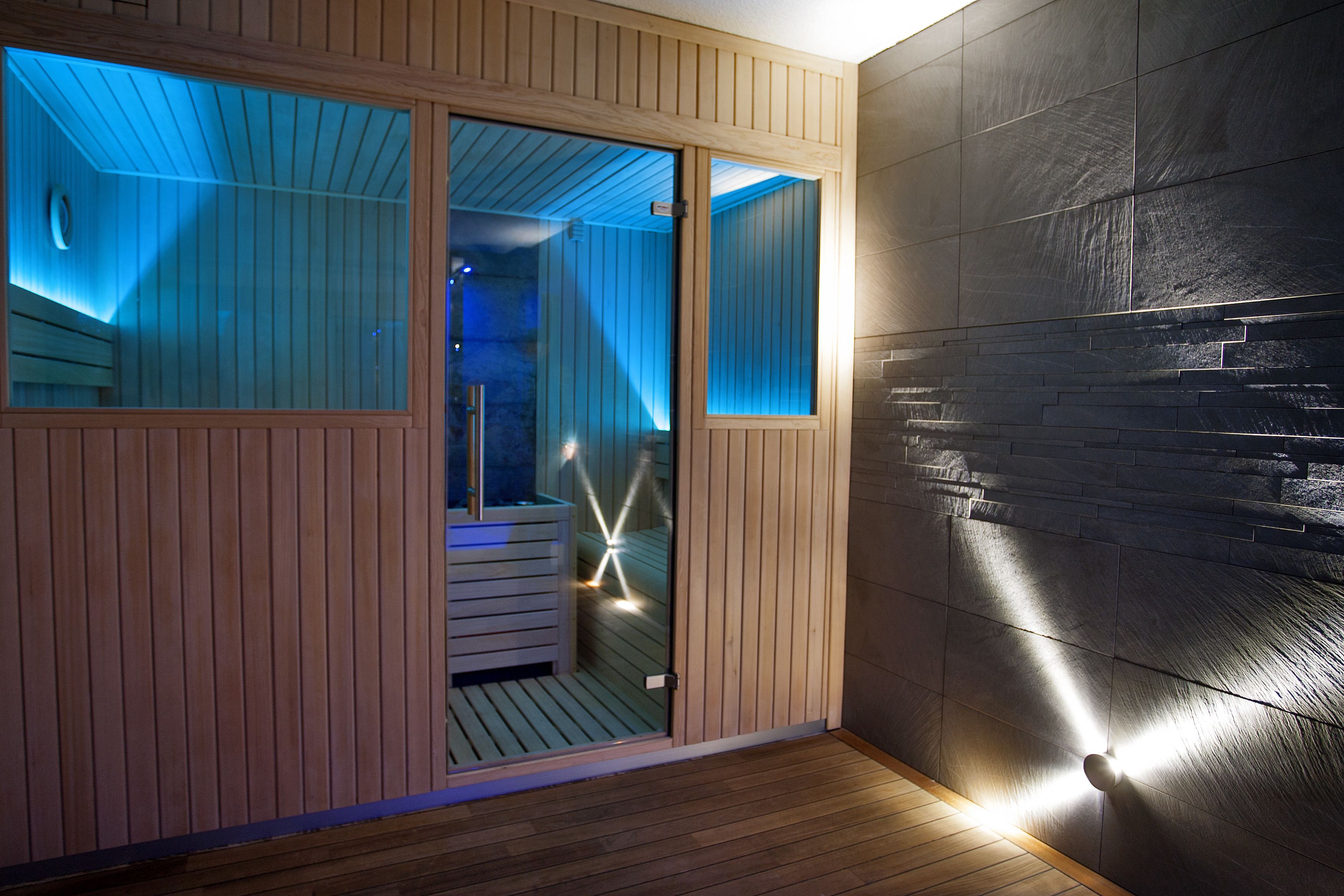 sauna, hot tub