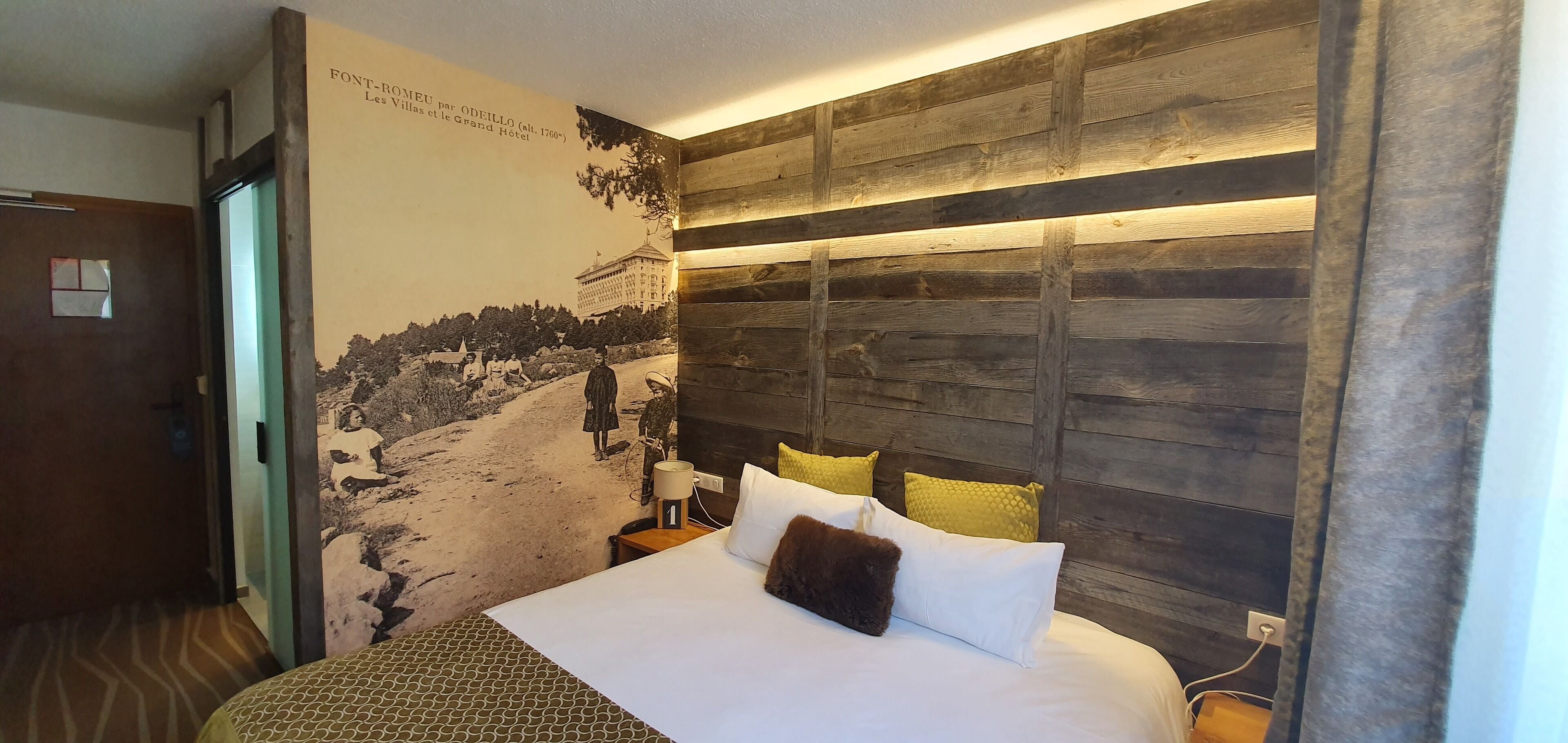standard double room | premium bedding, minibar, in-room safe, individually decorated