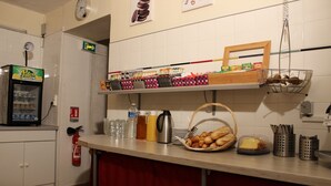 Daily buffet breakfast for a fee - Hôtel Des Alliés (Pont-d'Ain)