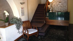 Reception - Hôtel Des Alliés (Pont-d'Ain)