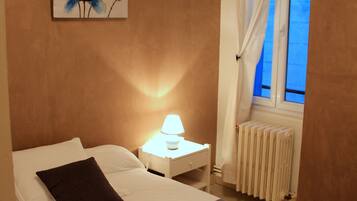 Chambre Double | Décoration personnalisée, bureau, rideaux occultants