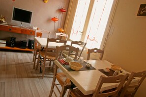 Breakfast for a fee - Central Hotel (Niort)