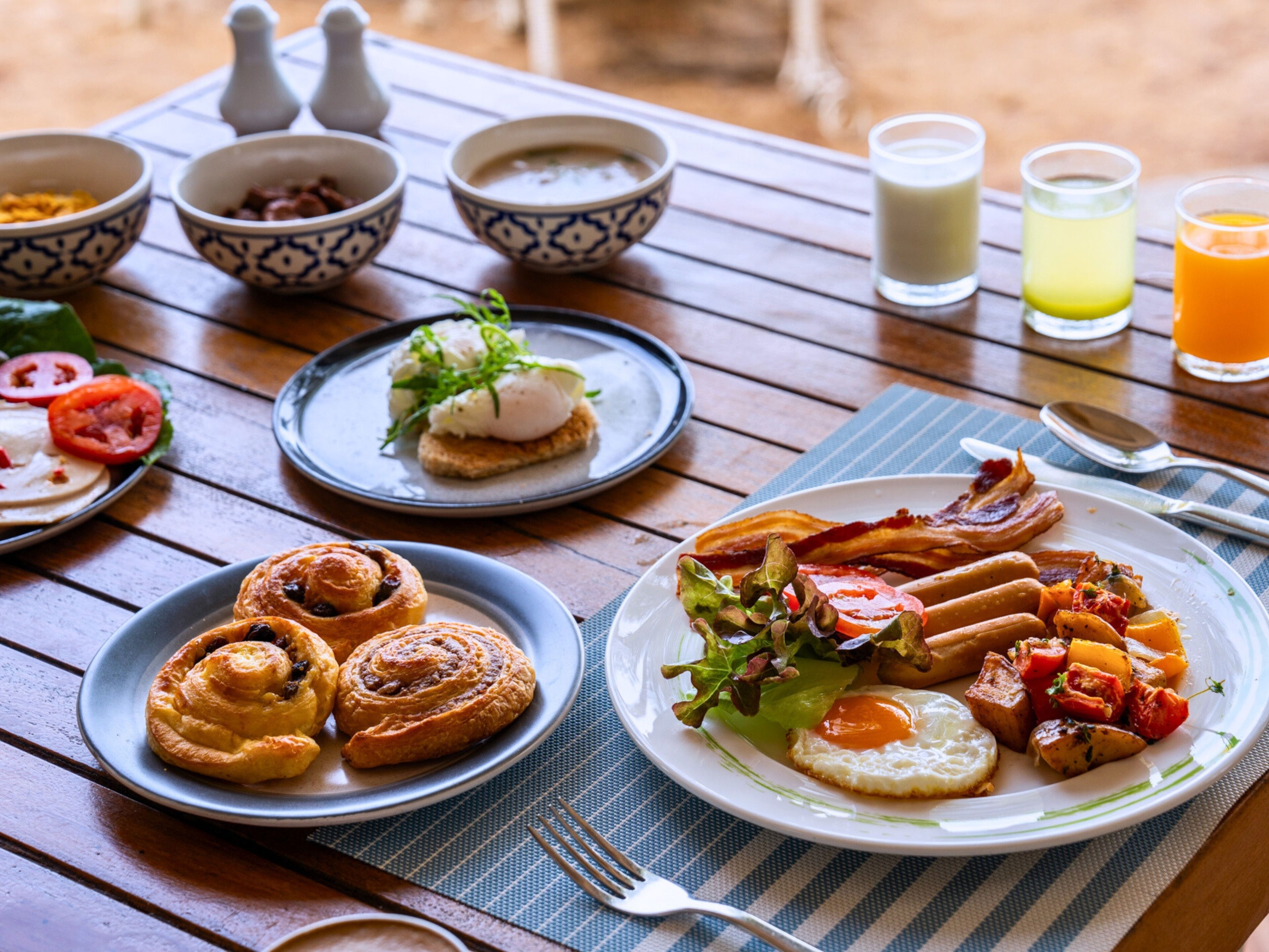 daily continental breakfast (thb 800 per person)