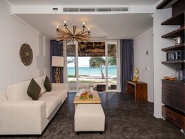 Caja de seguridad en la habitación, escritorio y cortinas blackout 