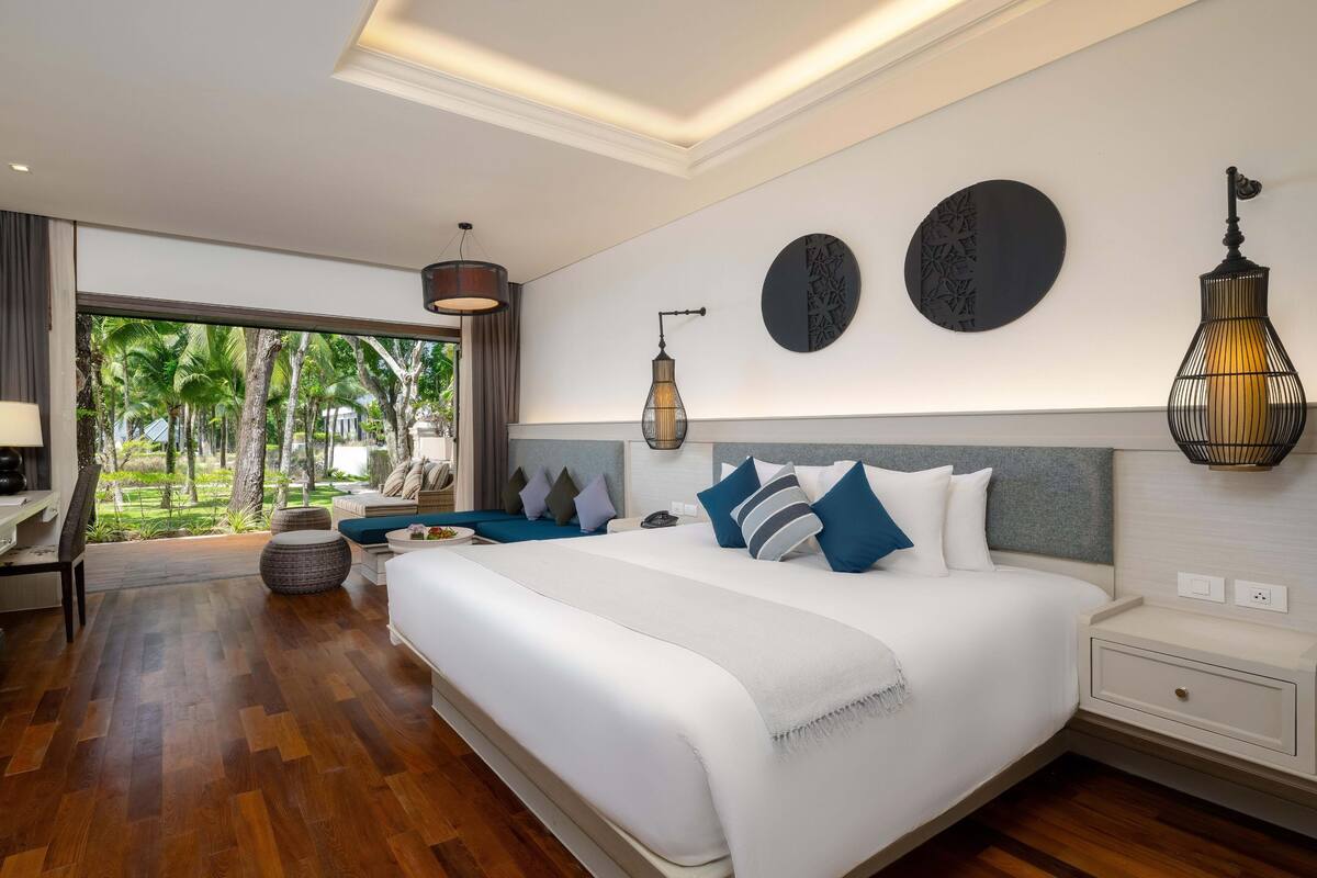 garden terrace room | in-room safe, desk, blackout curtains, soundproofing