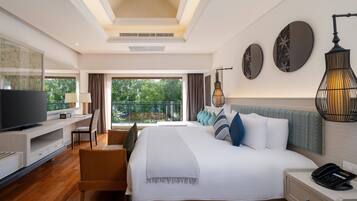 Deluxe Suite | In-room safe, desk, blackout drapes, soundproofing