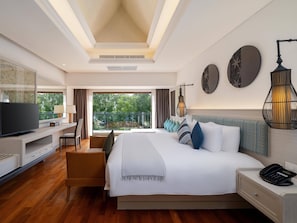 Deluxe Suite | In-room safe, desk, blackout curtains, soundproofing - Natai Beach Resort (Takua Thung)
