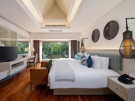 Deluxe Suite | Caja fuerte, escritorio, cortinas opacas y sistema de insonorización