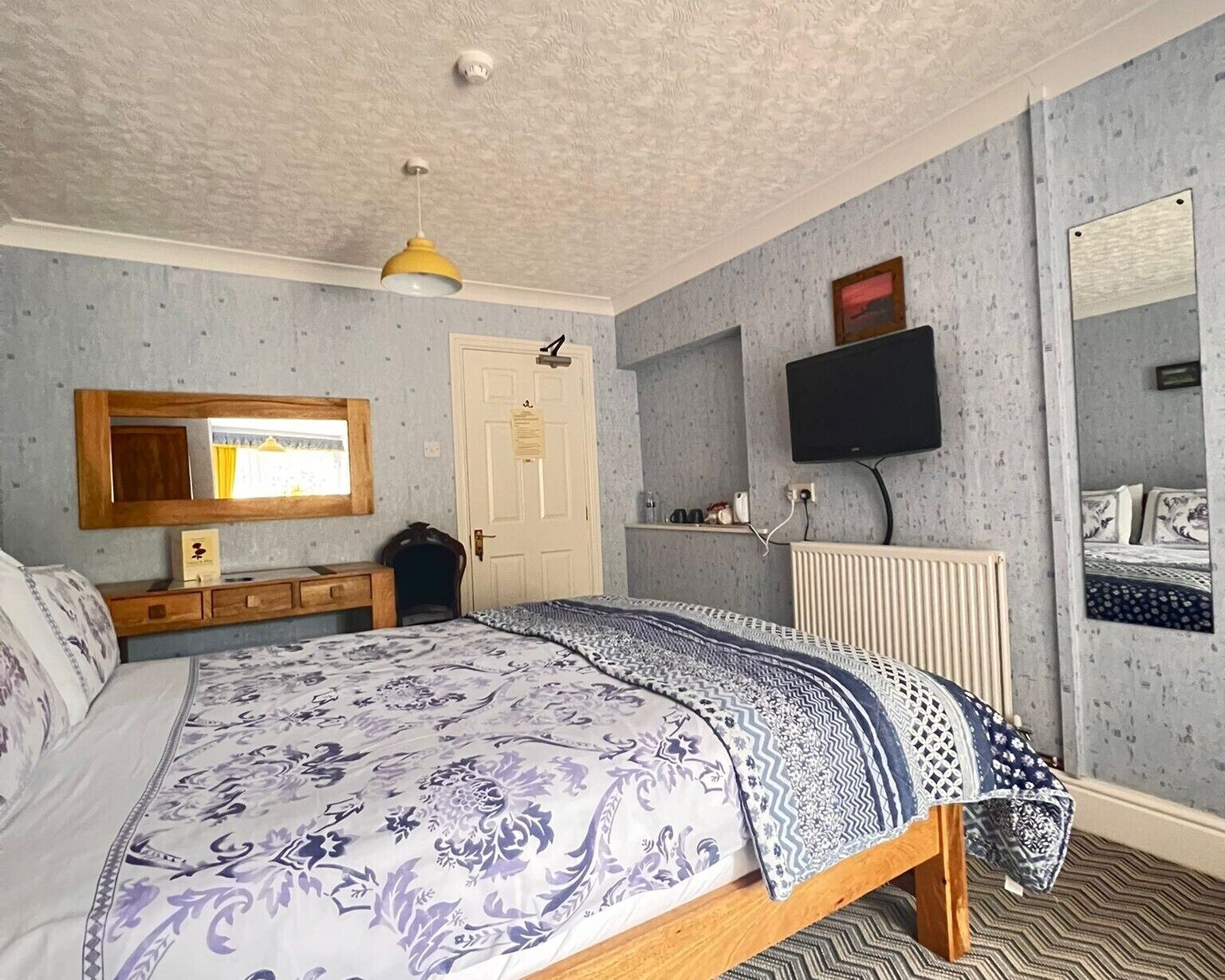 Double Room, Ensuite (Large With Patio-03)