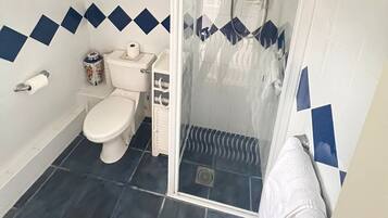 Double Room, Ensuite (Large With Patio-03) | Bathroom