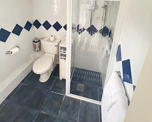 Double Room, Ensuite (Large With Patio-03) | Bathroom - Rosedene Guesthouse (Pembroke)