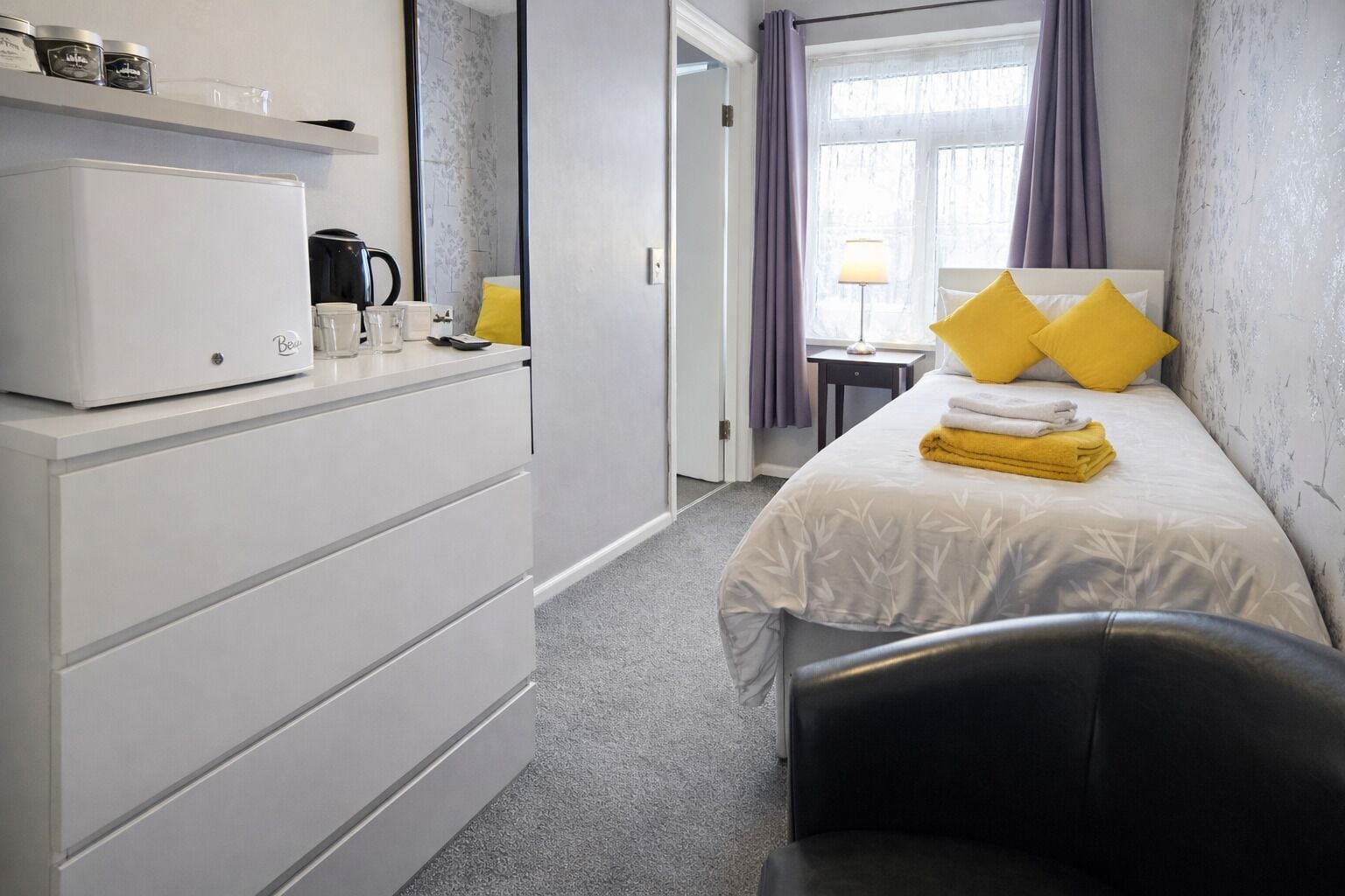 Chambre simple, salle de bain attenante