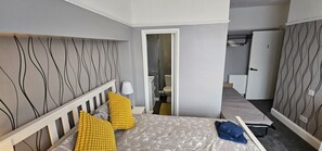 Room - The Roslyn Hotel (Paignton)