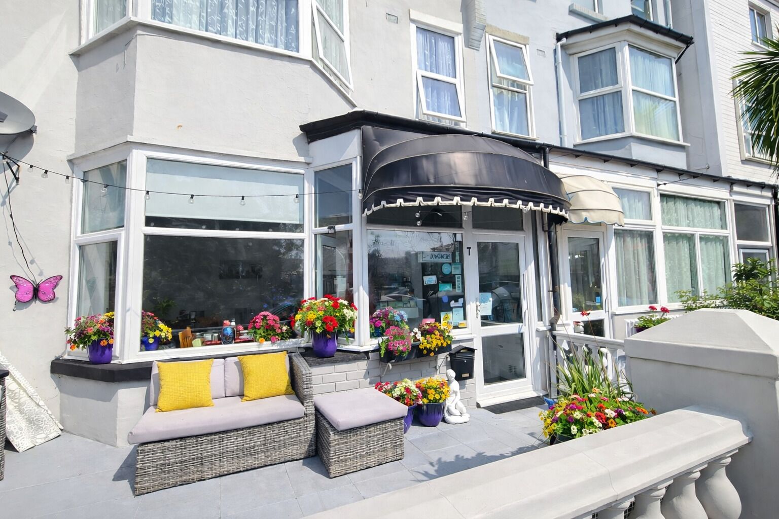 المنشأة من الخارج