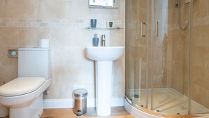 Chambre supérieure double, salle de bain attenante | Salle de bain