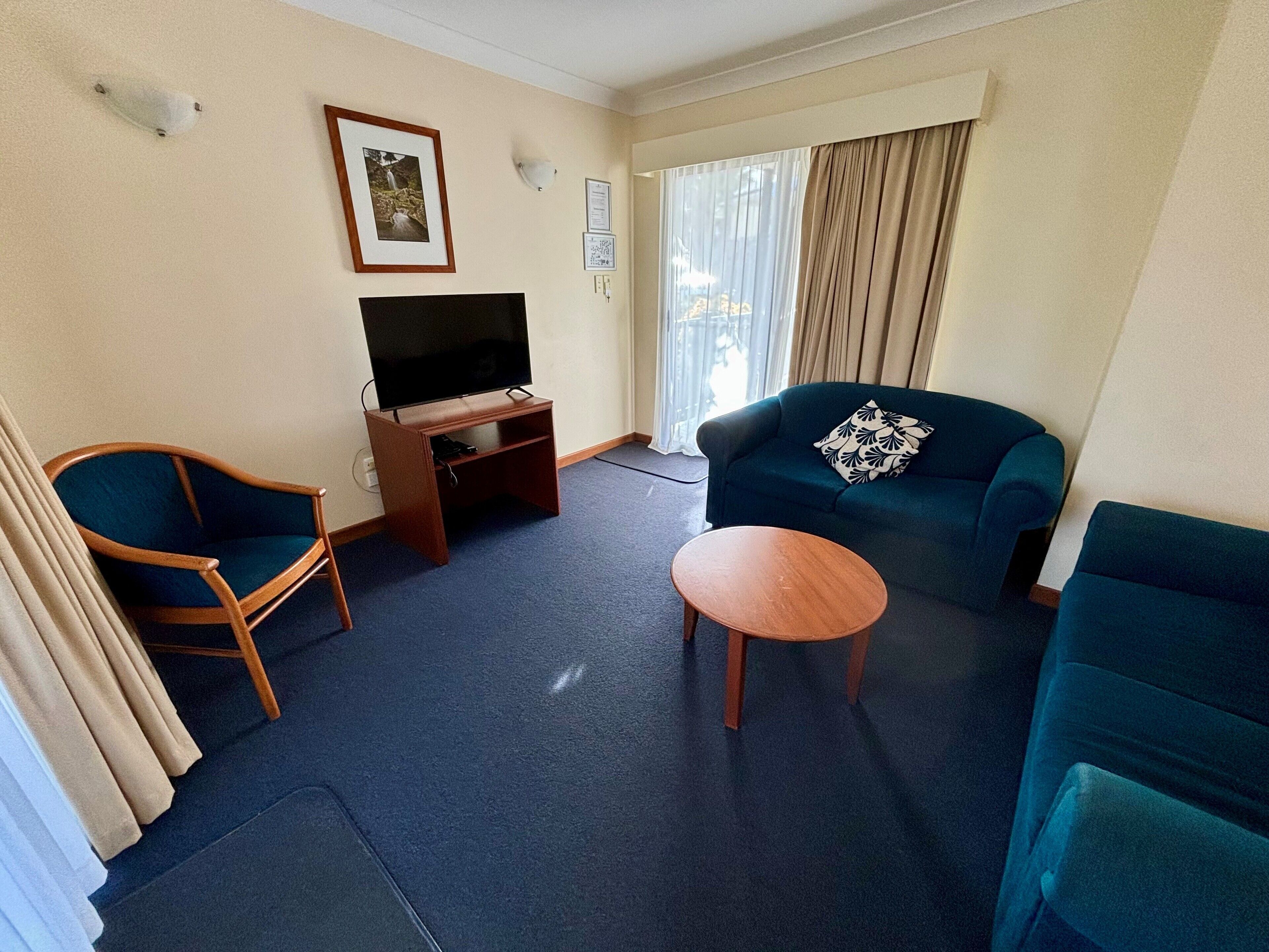 deluxe cabin, 1 bedroom | living area | flat-screen tv