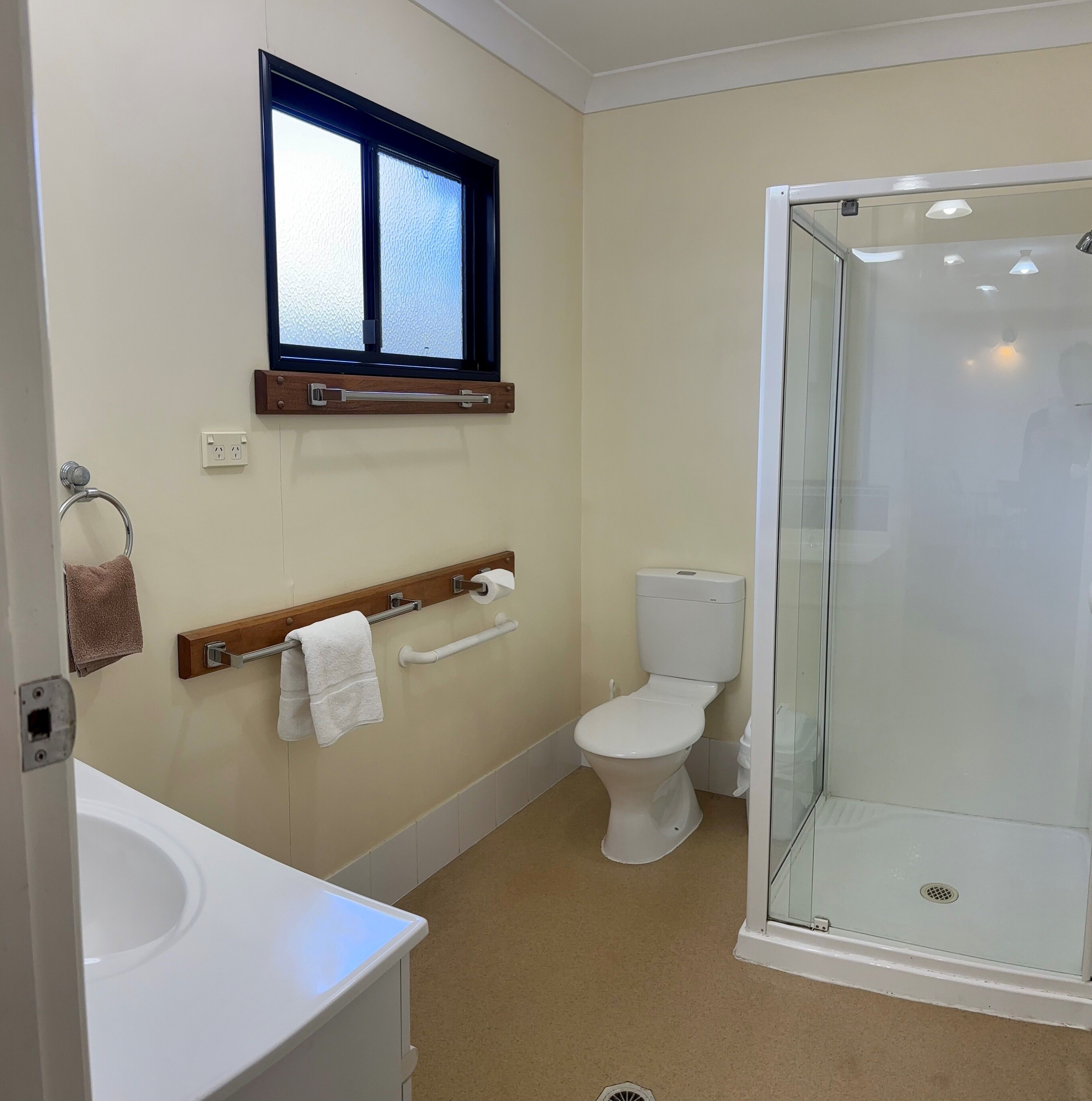 standard cabin, 1 bedroom | bathroom | shower, free toiletries, hair dryer, towels