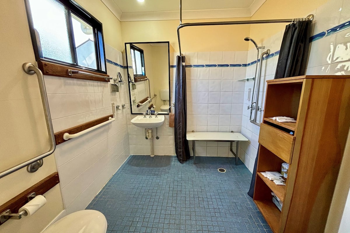 standard cabin, mobility accessible | bathroom | shower, free toiletries, hair dryer, towels