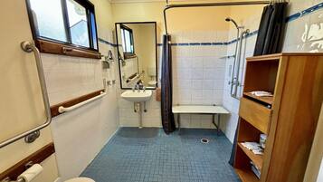 Cabane Standard, accessible aux personnes à mobilité réduite | Salle de bain