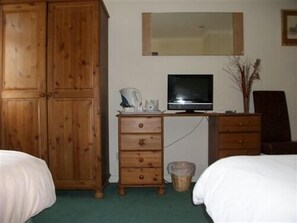 Twin Room, Ensuite - The Potters Arms (Amersham)