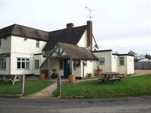Exterior - The Potters Arms (Amersham)